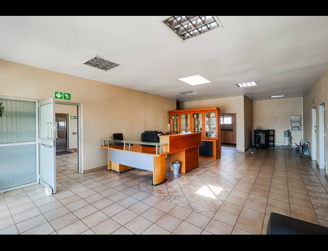 2,266M² BUILDING FOR SALE IN DEVLAND
